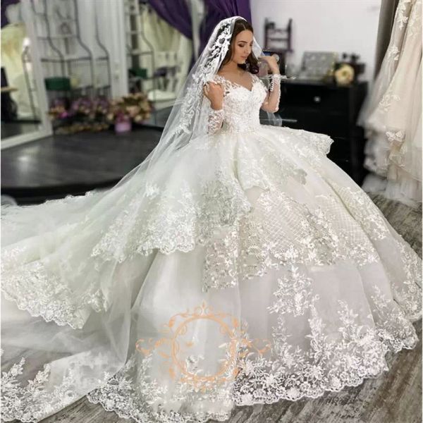 

2022 gorgeous ballgown wedding dresses brial gown v neck long sleeves tiered ruffles lace applique sweep train custom made vestidos de novia, White