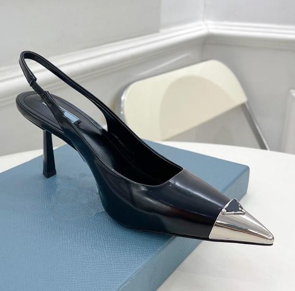 Novo Triângulo de Metal Triangle Sandálias de salto alto e sapatos para mulheres férias de casamento de banquete de volta às mulheres vazias sandálias de salto alto 34-42 com caixa