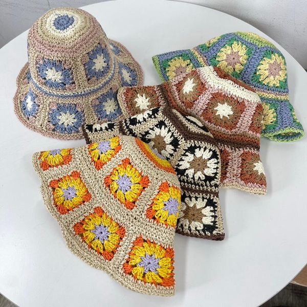 Berets Boho geflochtene Eimer Hut Frauen Harajuku Big Bim Sun Bob Cap Crochet Flowers Angelmädchen Urlaub falten Panama Beach Hatberets