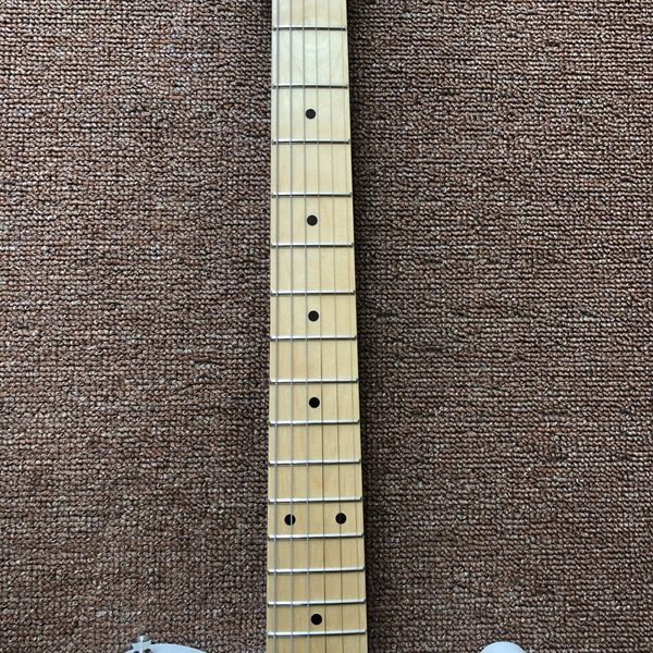 

electric guitar,maple fingerboard,gold hardware,tortoise shell pickguard