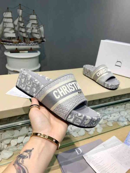 

2022 new d family letter embroidered one line slippers women's thick sol increased leisure wear waterproof beach women, Black