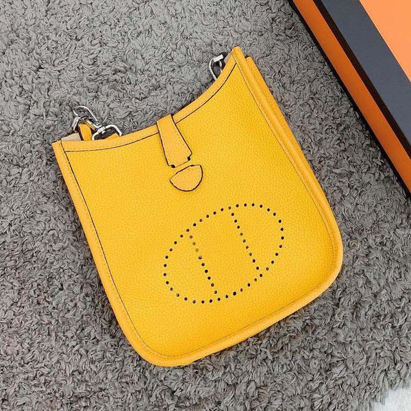 

2022 crossbody handbag designer handbags camera bag fationwomen handbags flap wallet stripes shoulder bags tassel pendant soft 6611