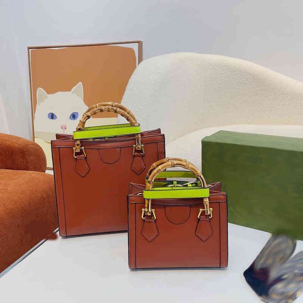 

women luxurys designers bamboo handle handbags lady designer tote vintage leather bucket women shoulder shopping purses 220422 zhouzhoubao12