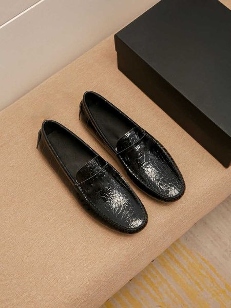 

2022 elling men's fashion embossing flat shoes famous brand paris classic luxury designer new walking black loafers genuine leather sho