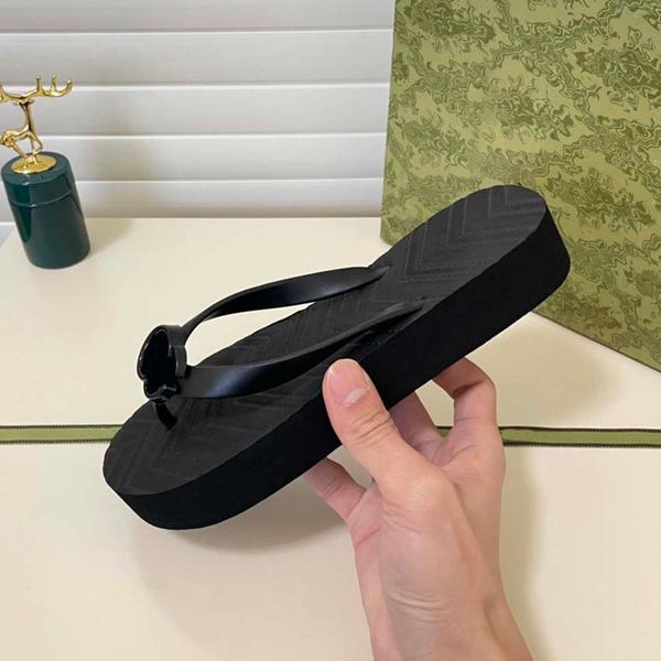 

2022 fashion designer ladies gentle flip-flops color slippers shoes suitable for summer l beach, Black