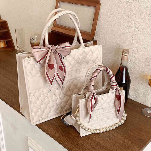 

2022 factory wholesale lingge fashion hand autumn winter women's large capacity high texture messenger bag versatile tote bag 6jgc