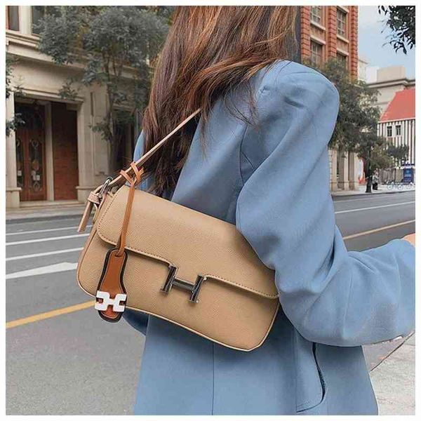 

early autumn new one shoulder messenger bag women's texture solid color underarm street accessory p