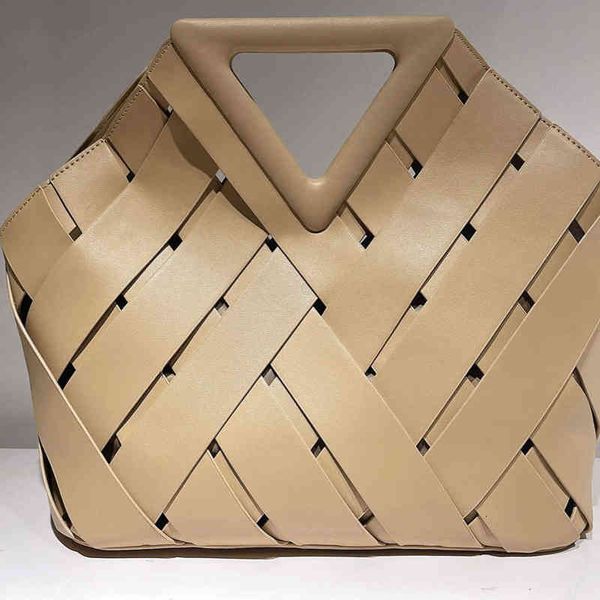 

european and american hollow woven rhombic handbag high-grade inverted triangular clip portable single shoulder menger bag