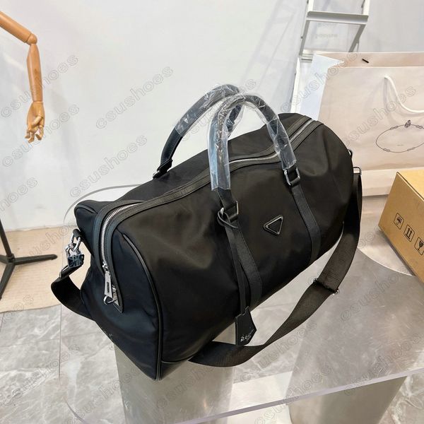 

re-edition travel bag triangle logo canvas handbag women handle man large capacity shoulder nylon bag designer mens luggage bags baggage