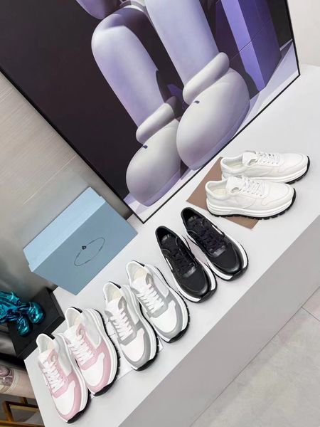 

2022 new triangle leather flat casual shoes breathable low-sports shoes small white shoes for women and men the same style, Black