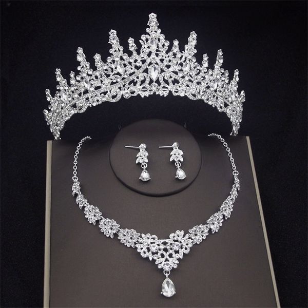 Set di gioielli da sposa in cristallo di lusso Moda donna Diademi Orecchini Collana girocollo Abito da sposa Corona da sposa Set accessorio 220812