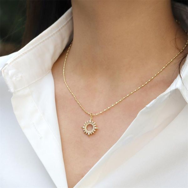 Correntes Micro-Inchaid Zircão Hollow Round Pingente Colar para mulheres Copper Gold Link Chain Fashion Jewelry Party Giftchains