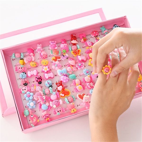 10pcslot Anelli del fumetto per bambini Candy Flower Animal Bow Shape Ring Set Mix Finger Jewelry Anelli Kid Girls Toys 220725