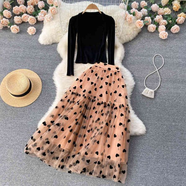 

two piece dress 2022 french style neck hanging slim long sleeved t-shirt + mesh large swing skirt fried street two-piece set for women 02bm, White