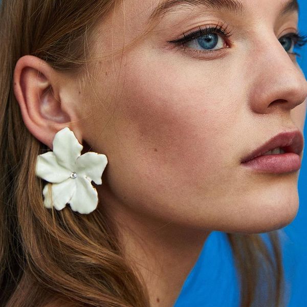 Stud arrivo gioielli stile estivo carino fiore bianco orecchini per le donne dichiarazione Bohemian EarStud