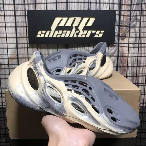 

2022 men designer foam runner sandal mens summer indoor pantoufle outdoor non-slip slippers moon grey onyx slides womans fashion beach flat, Black