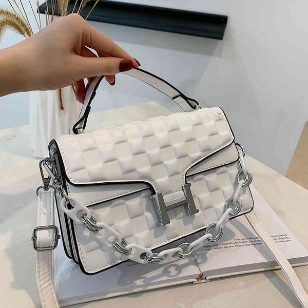 

2022 factory wholesale new versatile autumn and winter sense chain women's fashion ins niche texture messenger bag foreign style