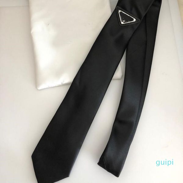 2022 neue Mode Unisex Verbrechen Dreieck Schal klassische große Brief Krawatte männliche Armband Hip Hop hohe Qualität Großhandel Kurier Top Qualität
