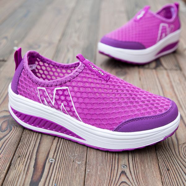 

women casual breathable sneakers lady's shake fitness sport shoes fashion mesh fabric slip-on shoes 220422, Black;white