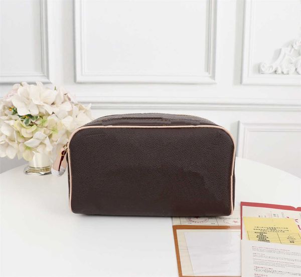 

new king size toiletry bag women extra large wash bags 47528 luxurys designers make up cosmetic toilet pouch men beauty makeup case pochette, Red;black