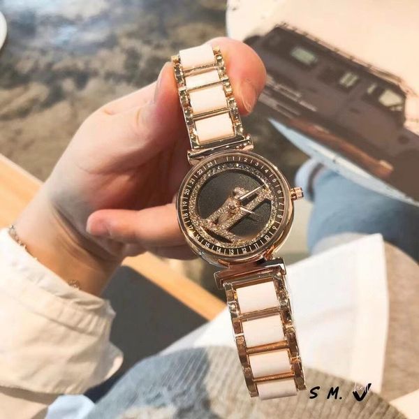 2022 Знаменитые наручные часы Классический дизайнерский стиль часы роскошные модные кристал бриллиантовые дамские кварцевые кожаные стальные ремешок большой циферблат Ladie Quartz Watch оптом