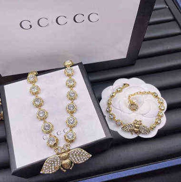 

2022 new letter neck chain necklace red letter high version bracelet, Golden;silver