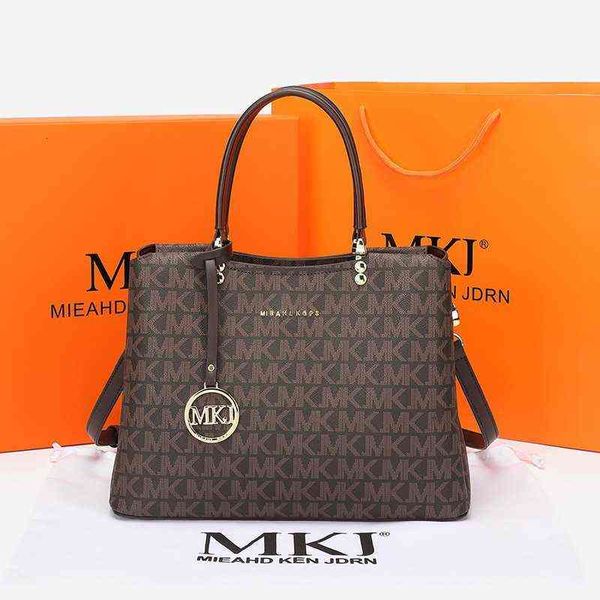 

premium french bag 2022 versatile menger bag fashion women's hand bucket