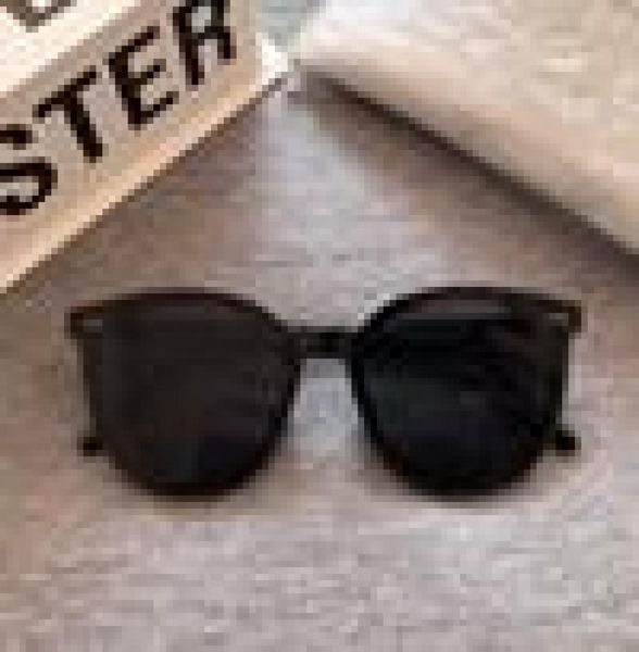 

2020 korean star popular sunglasses fashion women round frame sun glasses men gentle monster sunglasses luxury package solo, White;black