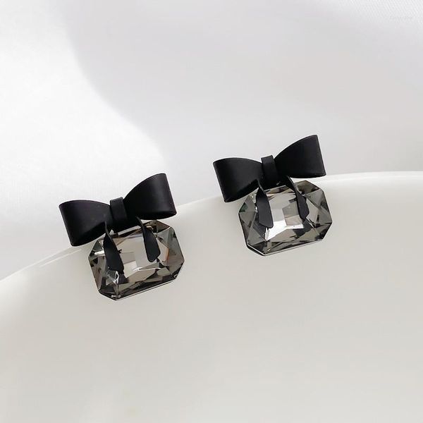 Stud semplice ed elegante Bowknot orecchini da donna cristallo lucido squisito versatile orecchino femminile gioielli di moda bel regaloStud Farl22