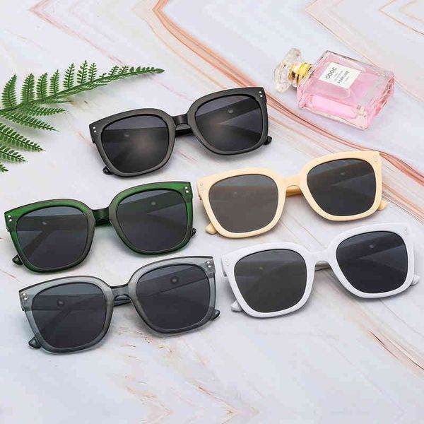

2022 new refined factory fashion ladies sunglasses shop, White;black