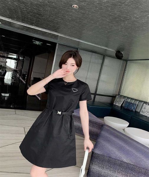 

2023 women casual dresses with triangle label short sleeve with belt waistband commuter a-line skirt round collar pocket work dress black an, Black;gray