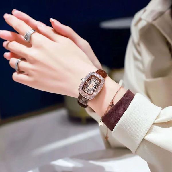 Роскошные женские часы дизайнерские часы Ladies Fashion Trend Tuld Diamond Leather ремешок водонепроницаемые Quartz Watch Женщины GFH