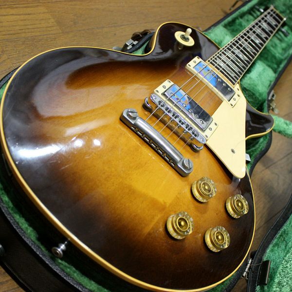 

as same of the pictures standard electric guitar