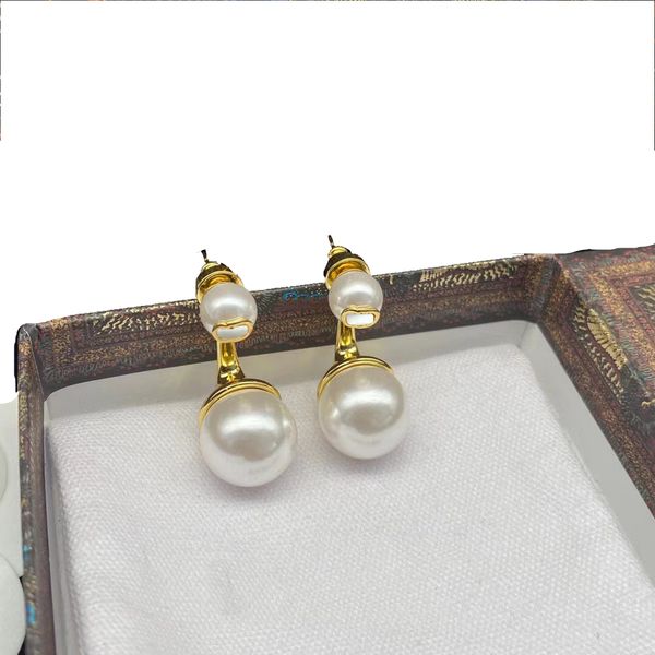 

pearl earrings high version gentle and beautiful stud earring, White