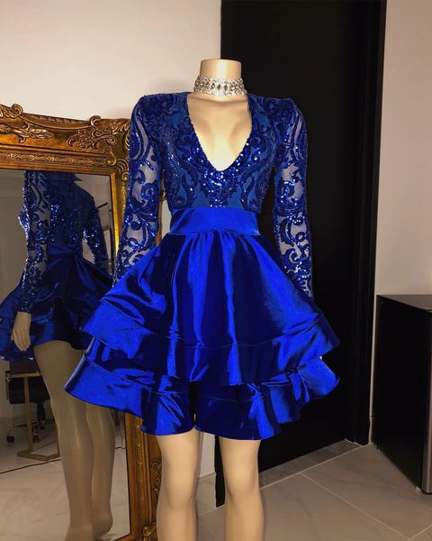 Impressionantes vestidos de coquetel curtos azul royal, linha, decote em V, transparente, mangas compridas, lantejoulas, na altura do joelho, festa, baile, formatura, vestidos SKU: PE0196-BC3995