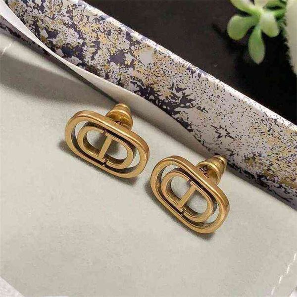 

50% off online high-end version letter pig nose earrings women's light luxury fashion earrings, Golden