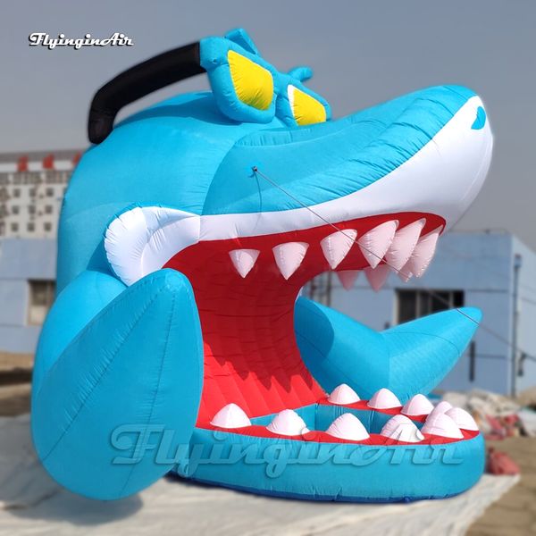 Açık hava büyük şişme köpekbalığı dj standı karikatür deniz hayvan balon 5m havadan uçuş mavi köpekbalığı çadır park ve yüzme havuzu dekorasyonu için güneş gözlüğü ile