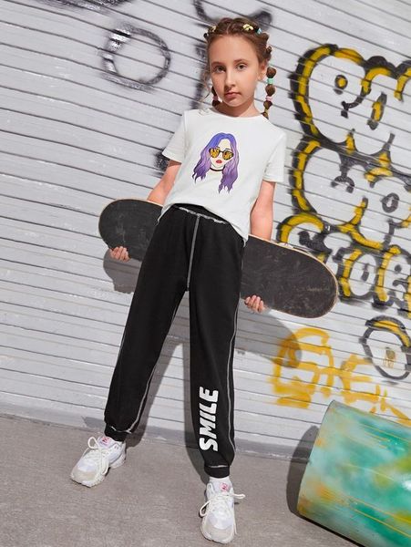 

girls figure & letter graphic tee & stitching pants she, White