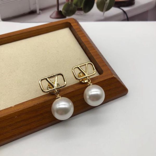 

design gold stud earrings luxury brand jewelry designer letter v pearl pendants 18k gold fashion square eardrop for women, Golden;silver