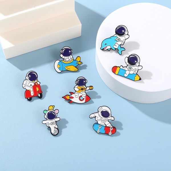 Bonito Espacial Universo Brooches Pin para Mulheres Moda Vestido Casaco Camisa Demin Metal Engraçado Broche Pins Emblemas Backpack Presente Jóias