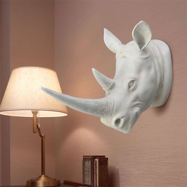 Resina esotica testa di rinoceronte ornamento statue di animali bianchi artigianato per la casa appeso a parete decorazione artistica regalo 220614