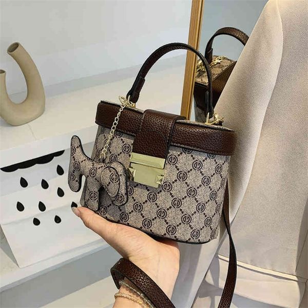 

75% off outlet store high sense female 2022 new korean fashion printing messenger portable small versatile one shoulder women's bag tre