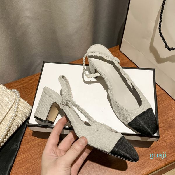 Scarpe da donna Designer di lusso Sandali in tessuto granuloso gonfi Colore verde abbinato abbinato alla lattina da sera Mostra personalità unica Gomma da 6 cm