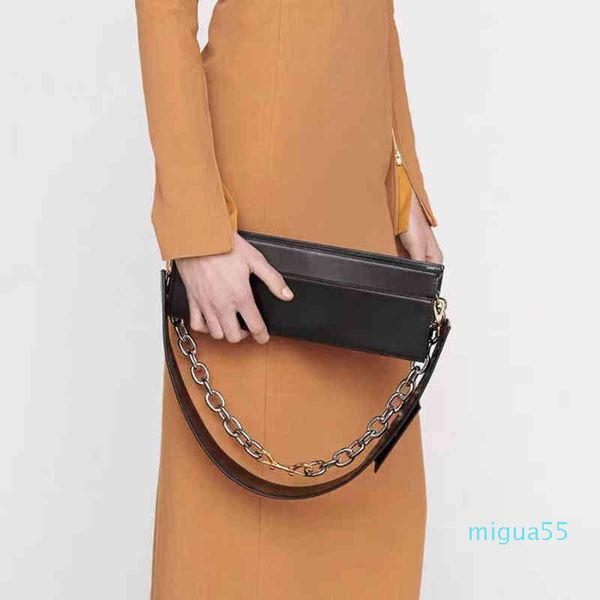 

Women's bag French minority design high-grade texture Single Shoulder Messenger hand carrying chain baguette, White