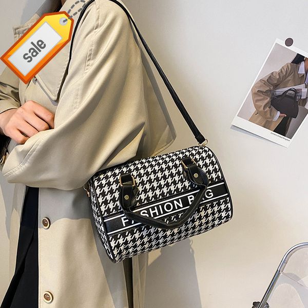 

2022 trendy fashion design ladies bags factory direct clothing 2022 new women's shoulder small