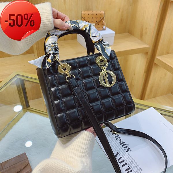 

the factory directly preferential long female 2022 new french fashion texture princs of wal bride wedding red handbag
