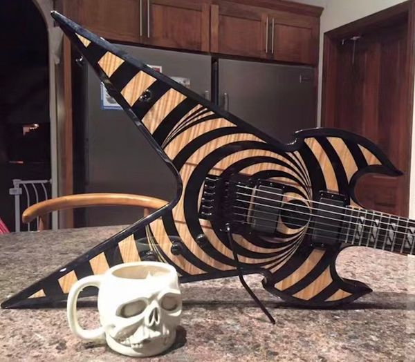 Özel V Şekiş Kapitone Akçaağaç Ahşap Elektro Gitar Viking Totem Tasarımı