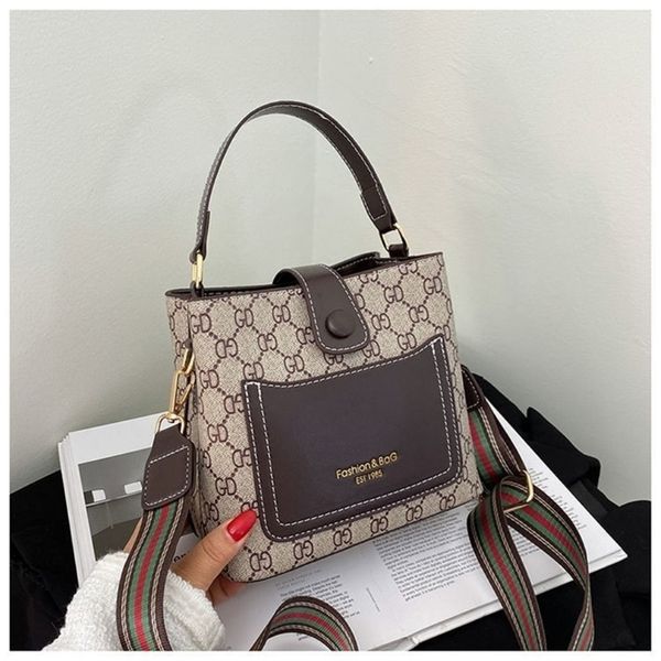 

advanced sense of foreign style small women's new fashion versatile portable single messenger ins design purses online