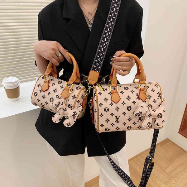 

2022 factory wholesale new women's fashion print boston size slant cross portable bags women nx7i