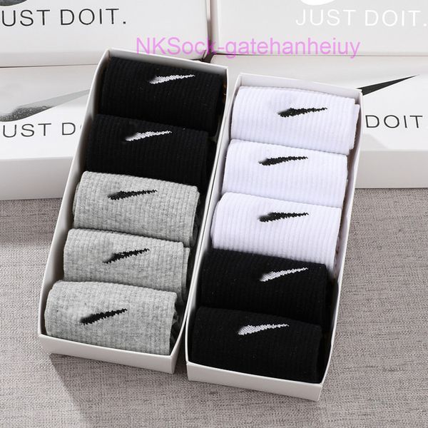 

classic men's fashion socks gift box stockings hook brand black white gray medium tube sports cotton sweat absorbing sock men women lux